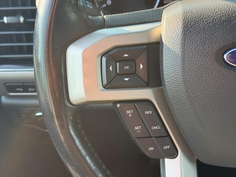 Ford Super Duty F-350 SRW Vehicle Full-screen Gallery Image 19