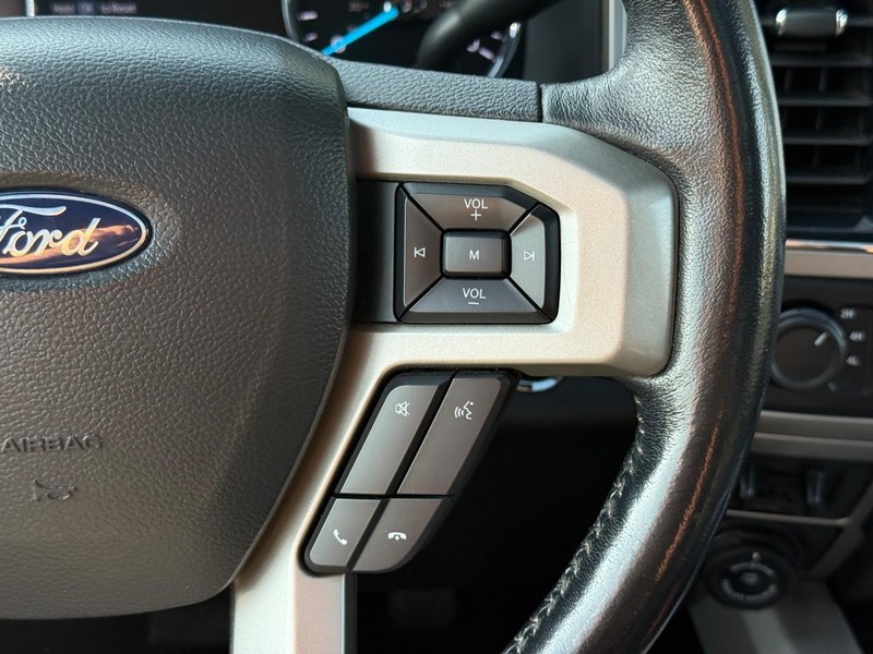 Ford Super Duty F-350 SRW Vehicle Full-screen Gallery Image 20