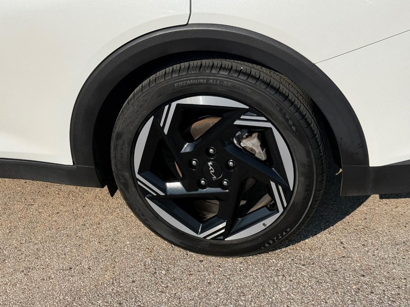 Kia K4 Vehicle Image 05