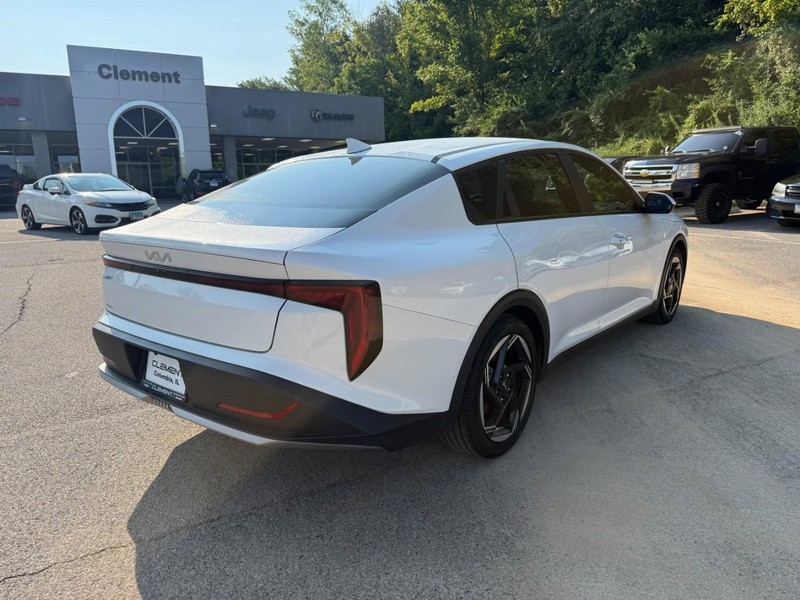 Kia K4 Vehicle Image 09
