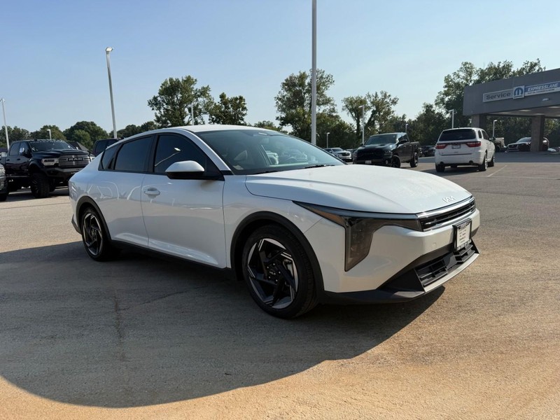 Kia K4 Vehicle Image 11