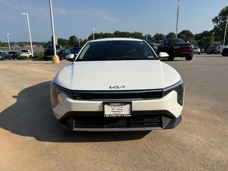 Kia K4 Vehicle Image 12