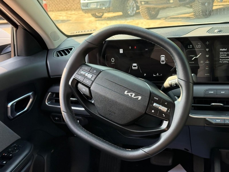 Kia K4 Vehicle Image 15