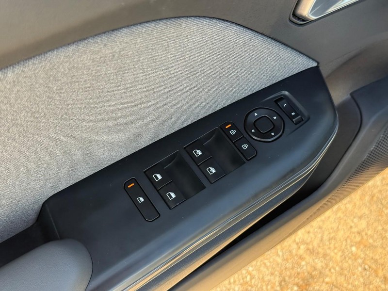 Kia K4 Vehicle Image 19