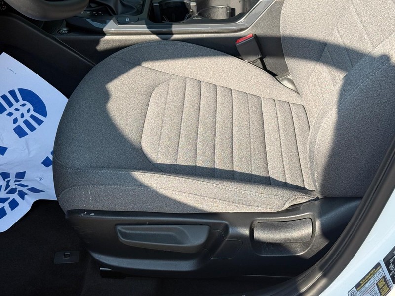 Kia K4 Vehicle Image 20