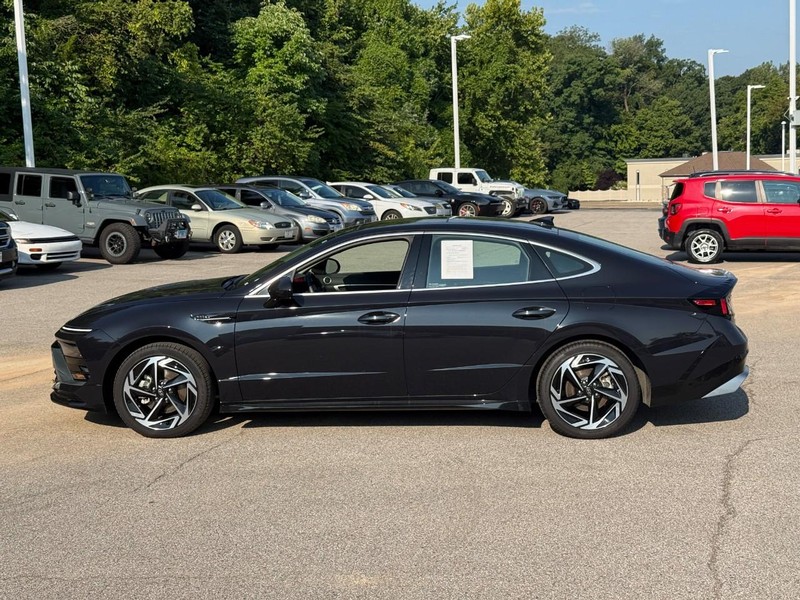 Hyundai Sonata Vehicle Image 03