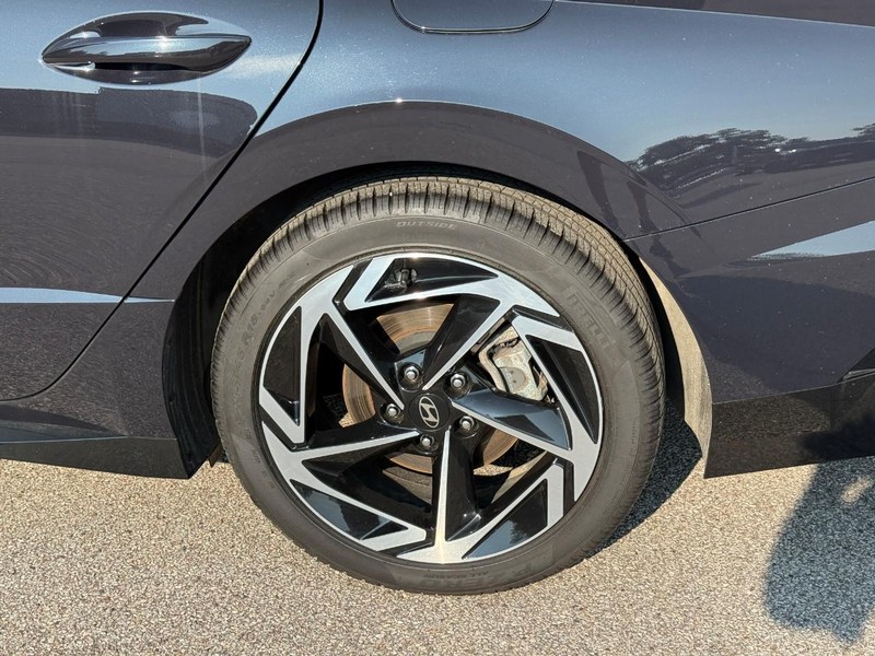 Hyundai Sonata Vehicle Image 05
