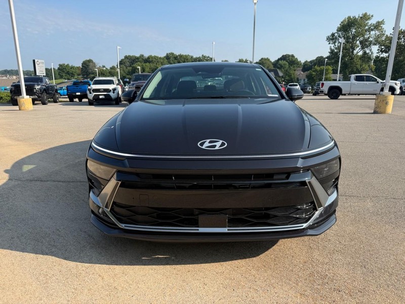 Hyundai Sonata Vehicle Image 12
