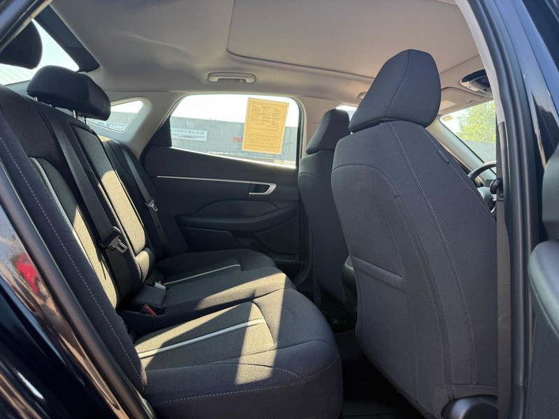 Hyundai Sonata Vehicle Image 13