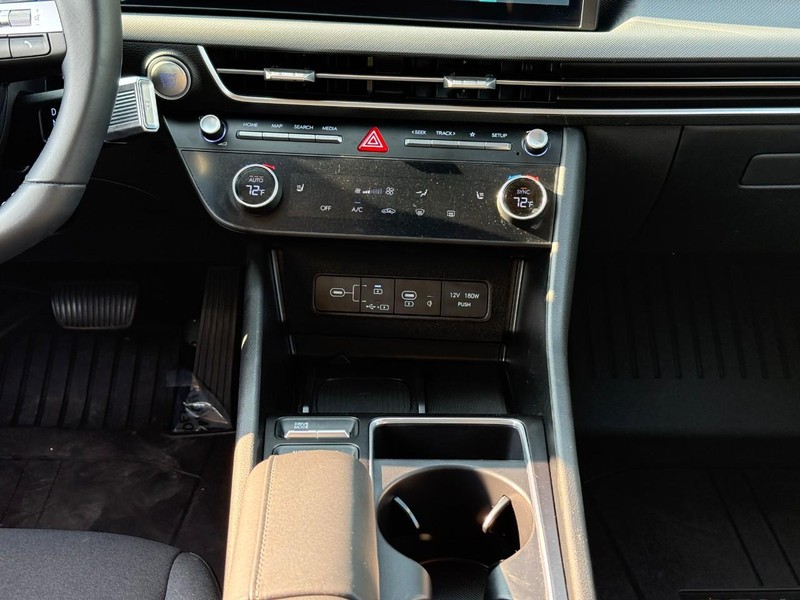 Hyundai Sonata Vehicle Image 17