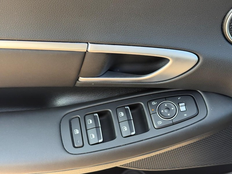Hyundai Sonata Vehicle Image 19