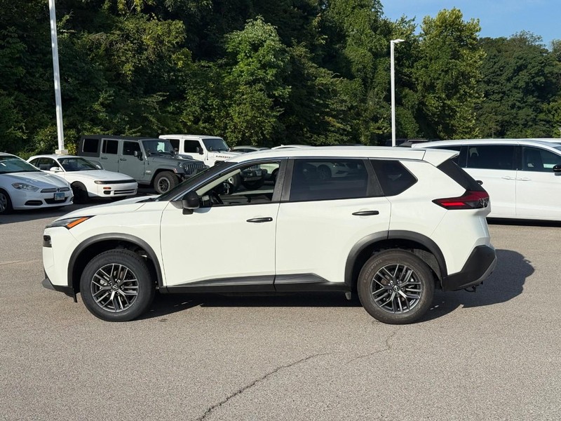 Nissan Rogue Vehicle Image 03