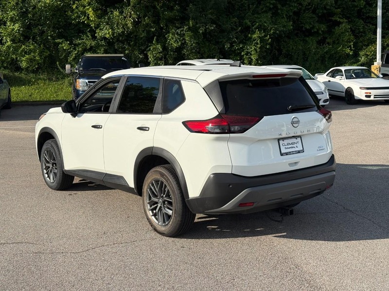 Nissan Rogue Vehicle Image 04