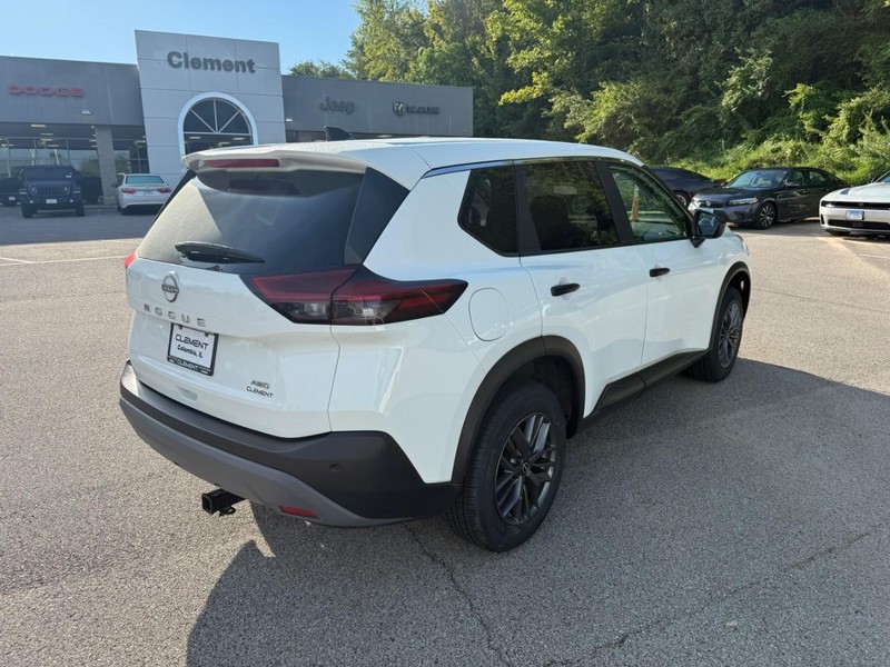 Nissan Rogue Vehicle Image 09