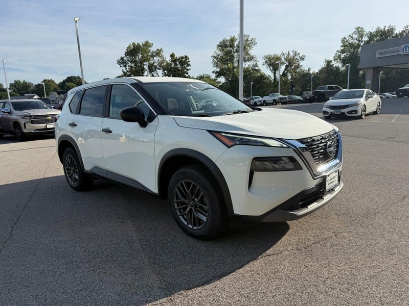 Nissan Rogue Vehicle Image 11