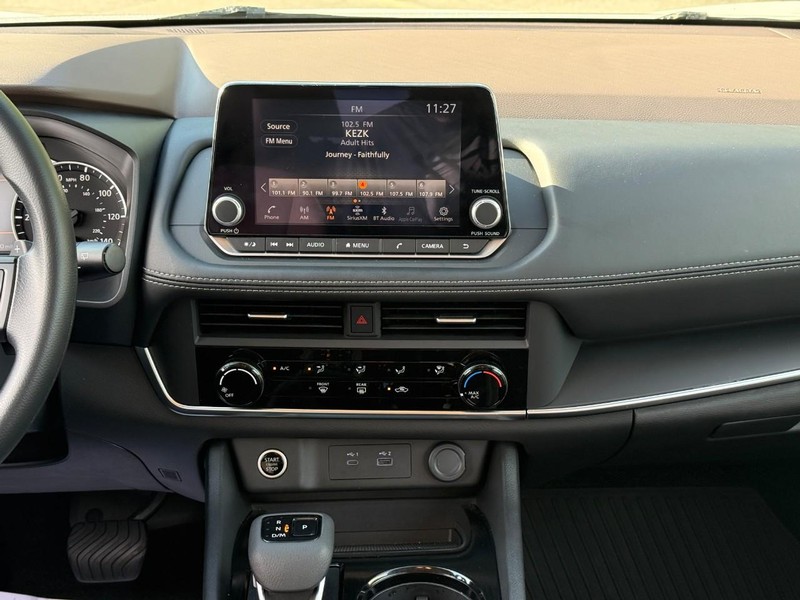 Nissan Rogue Vehicle Image 16