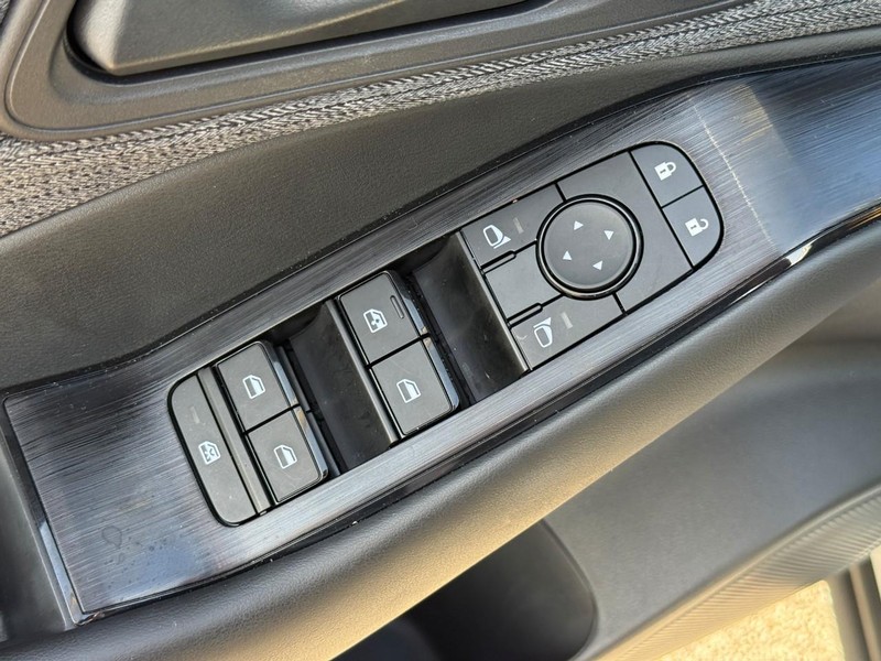 Nissan Rogue Vehicle Image 20