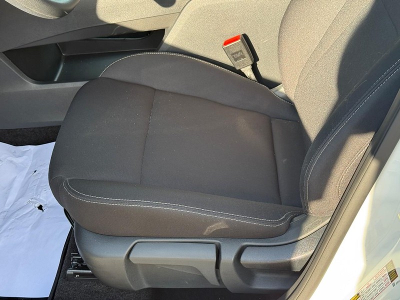 Nissan Rogue Vehicle Image 21