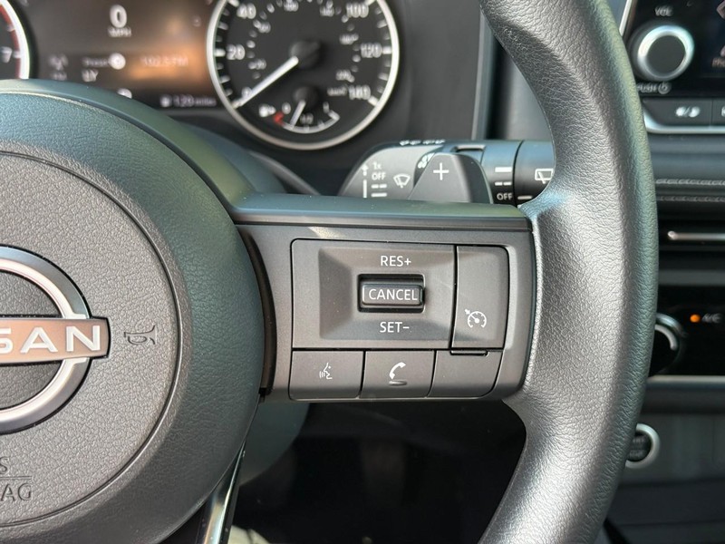 Nissan Rogue Vehicle Image 24