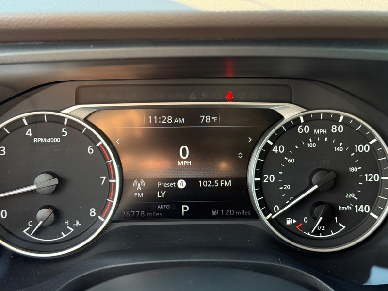 Nissan Rogue Vehicle Image 25