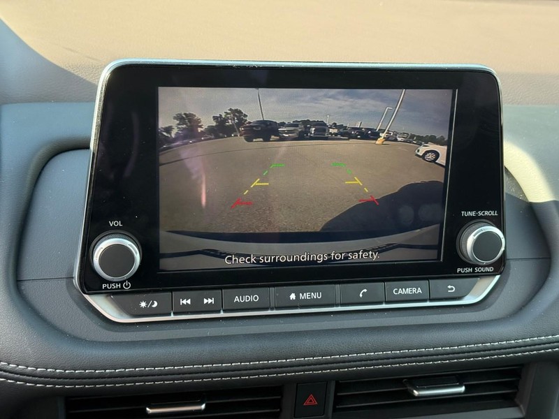 Nissan Rogue Vehicle Image 27
