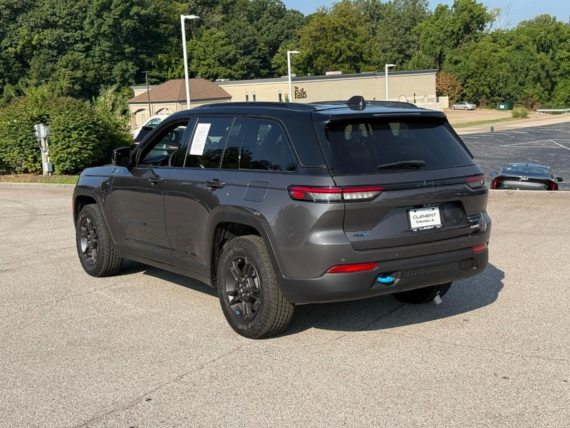 Jeep Grand Cherokee 4xe Vehicle Image 04