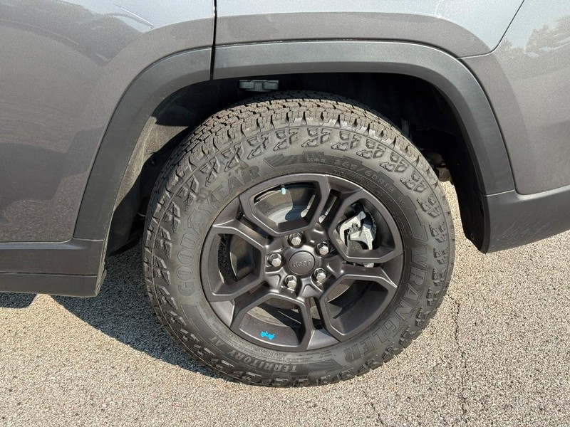 Jeep Grand Cherokee 4xe Vehicle Image 05
