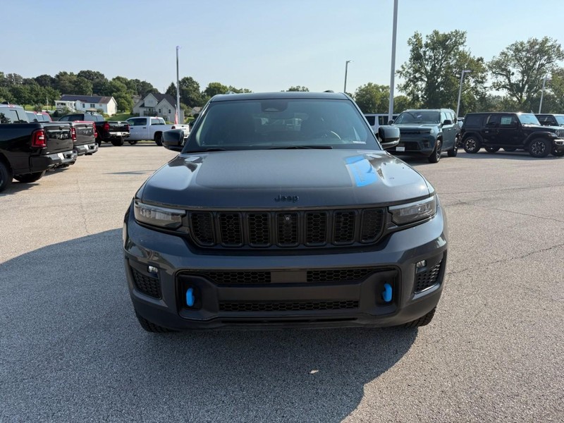Jeep Grand Cherokee 4xe Vehicle Image 12