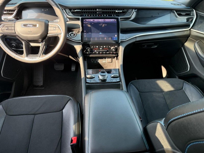 Jeep Grand Cherokee 4xe Vehicle Image 14