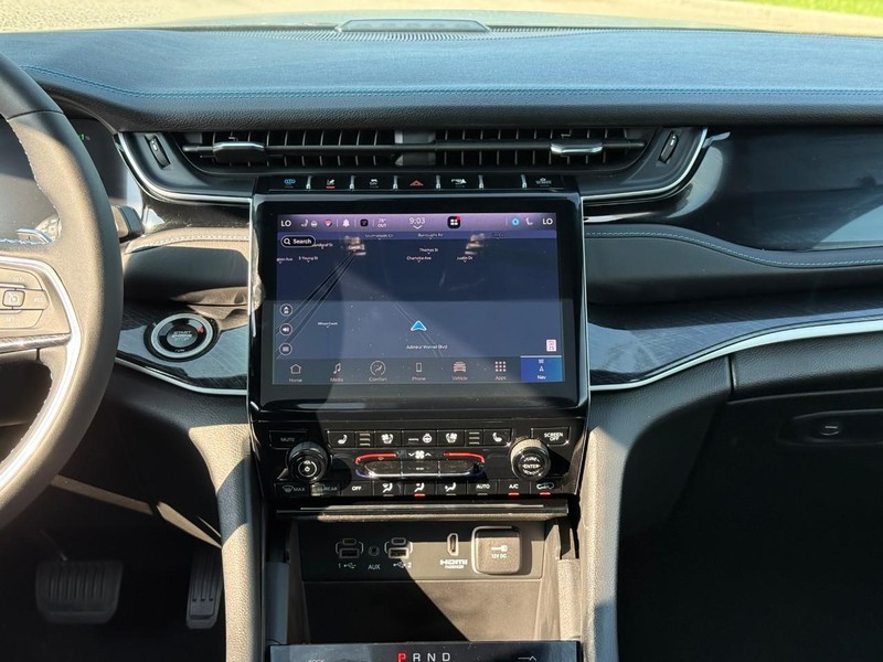 Jeep Grand Cherokee 4xe Vehicle Image 16