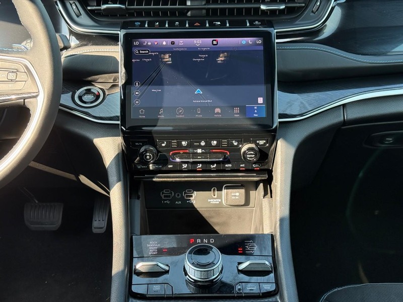 Jeep Grand Cherokee 4xe Vehicle Image 17