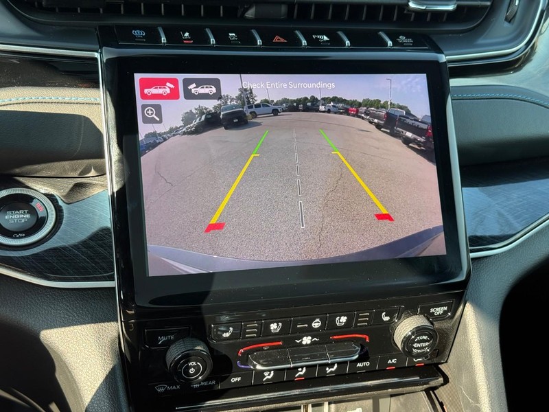 Jeep Grand Cherokee 4xe Vehicle Image 28