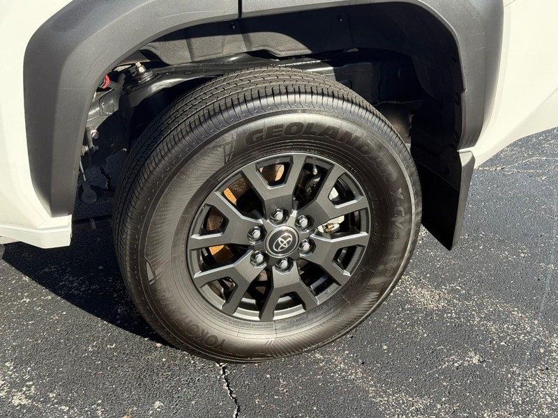 Toyota 4Runner Vehicle Full-screen Gallery Image 4