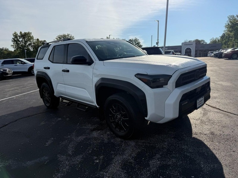 Toyota 4Runner Vehicle Full-screen Gallery Image 8