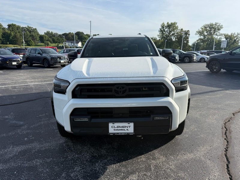 Toyota 4Runner Vehicle Full-screen Gallery Image 9