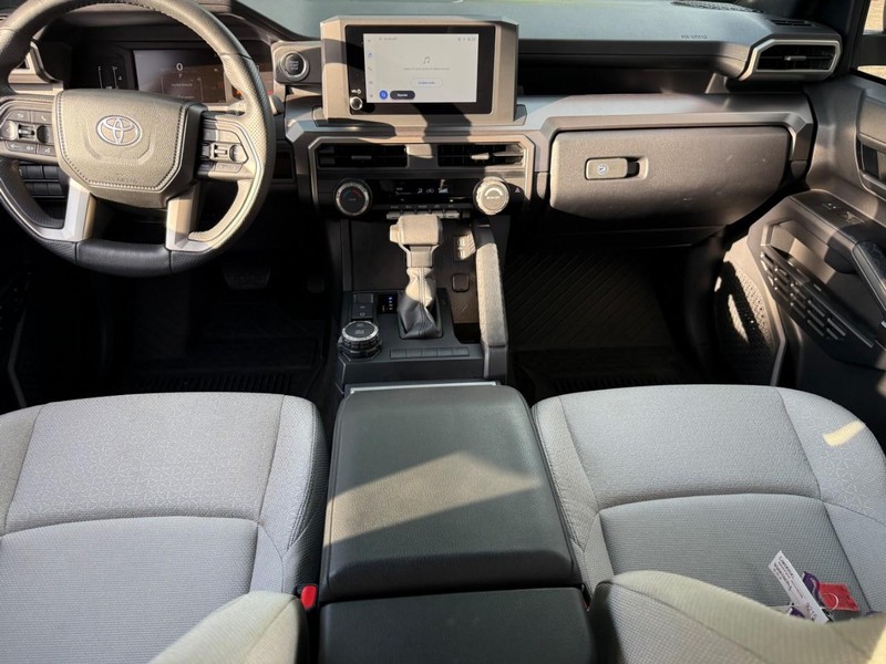 Toyota 4Runner Vehicle Full-screen Gallery Image 11