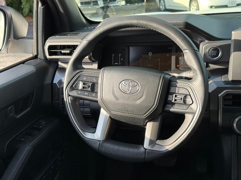 Toyota 4Runner Vehicle Full-screen Gallery Image 12