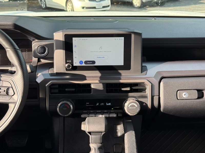 Toyota 4Runner Vehicle Full-screen Gallery Image 13