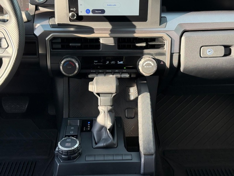 Toyota 4Runner Vehicle Full-screen Gallery Image 14