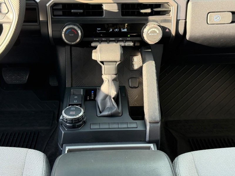 Toyota 4Runner Vehicle Full-screen Gallery Image 15