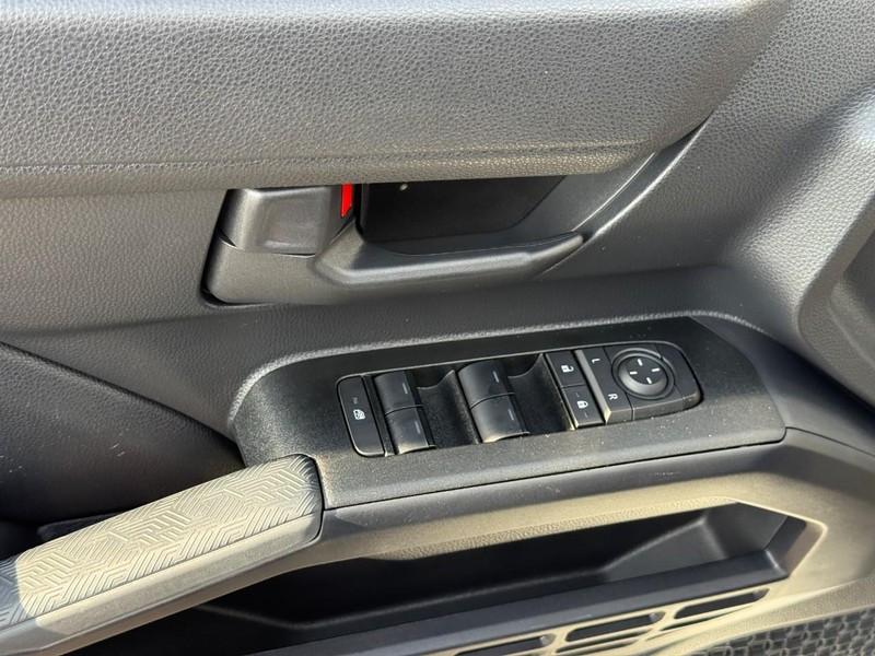 Toyota 4Runner Vehicle Full-screen Gallery Image 16