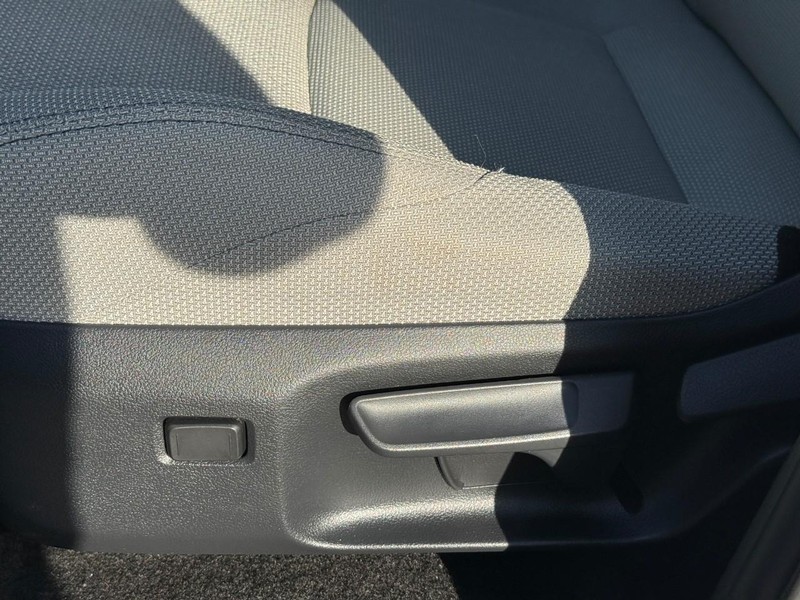 Toyota 4Runner Vehicle Full-screen Gallery Image 18