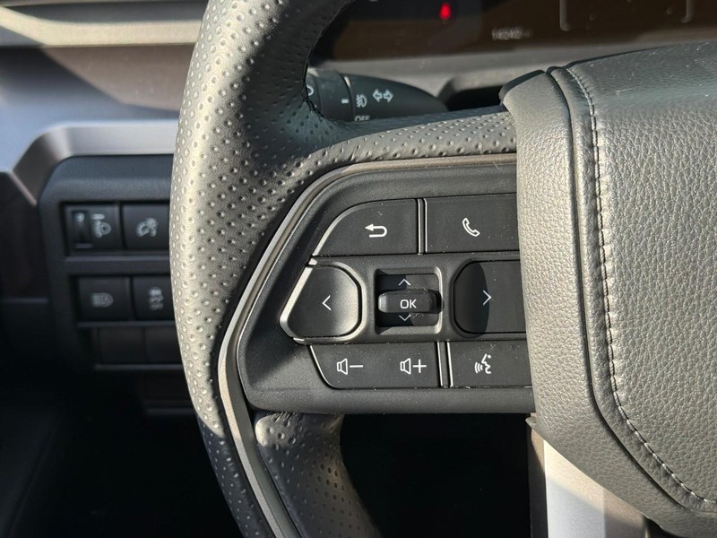 Toyota 4Runner Vehicle Full-screen Gallery Image 19
