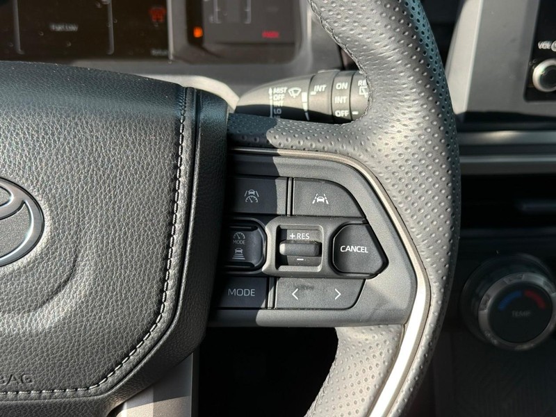 Toyota 4Runner Vehicle Full-screen Gallery Image 20