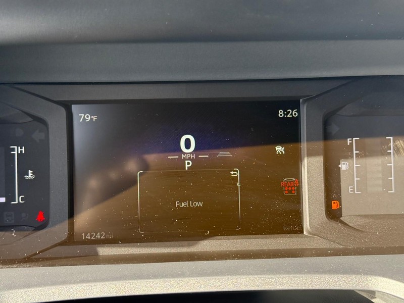 Toyota 4Runner Vehicle Full-screen Gallery Image 21