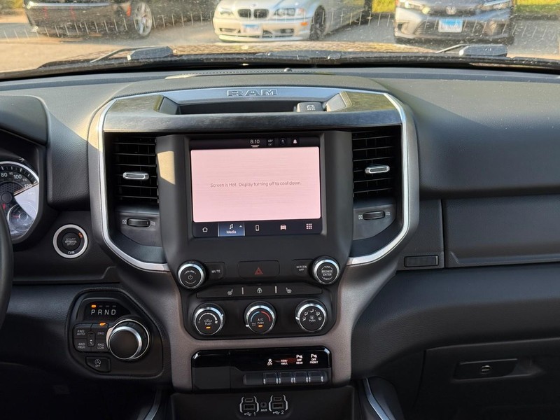 Ram 1500 Vehicle Full-screen Gallery Image 13