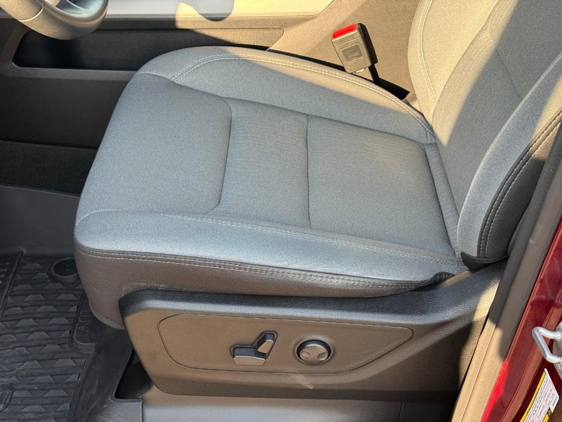 Ram 1500 Vehicle Full-screen Gallery Image 16