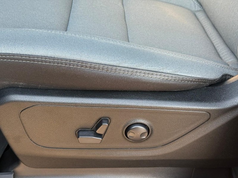 Ram 1500 Vehicle Full-screen Gallery Image 17
