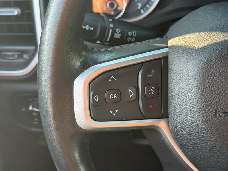 Ram 1500 Vehicle Full-screen Gallery Image 18