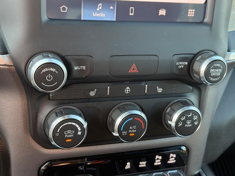Ram 1500 Vehicle Full-screen Gallery Image 22